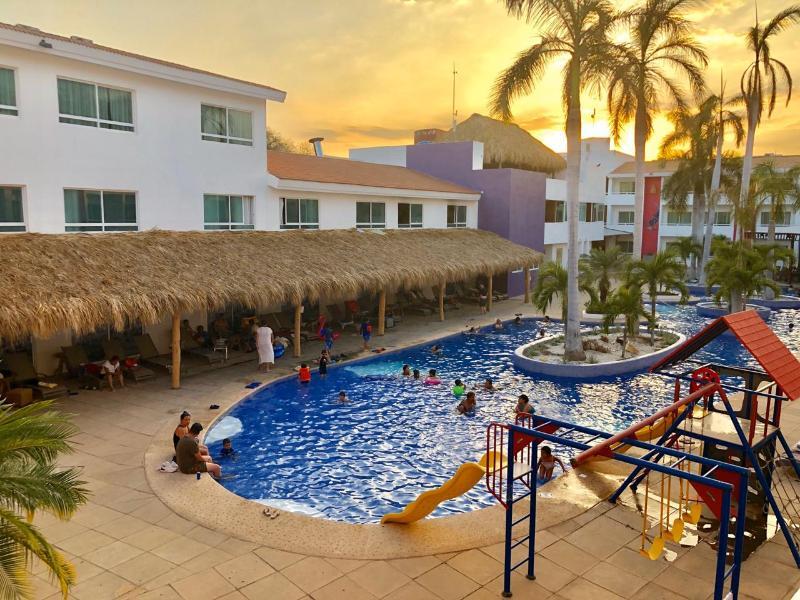 La Isla Huatulco Hotel Exterior photo